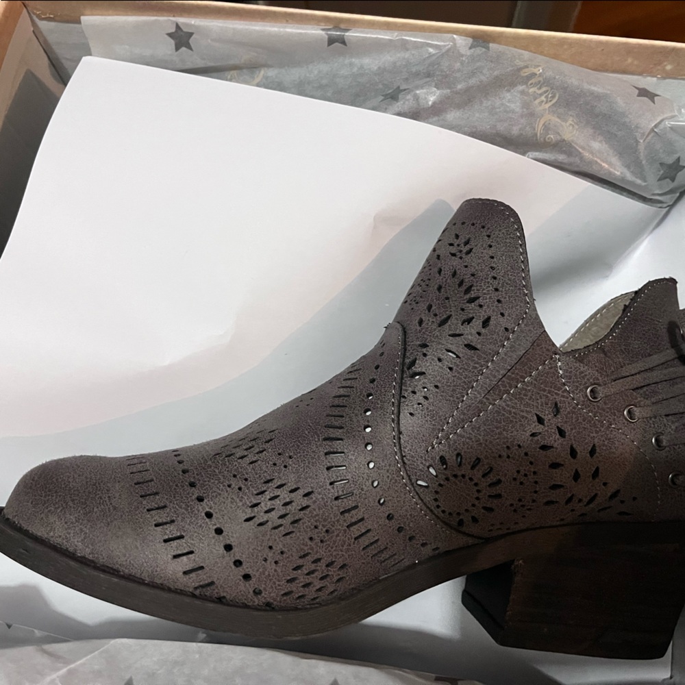 Size 7.5 Booties